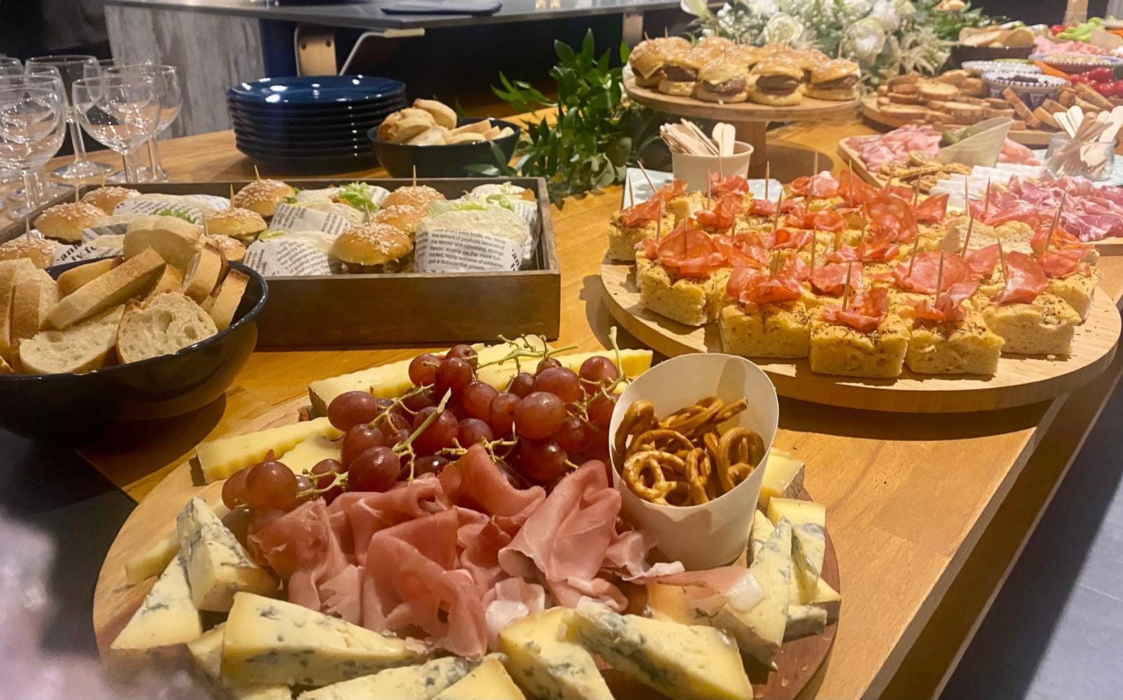 Buffet traiteur gourmand pour événement par Cannelle et Potiron
